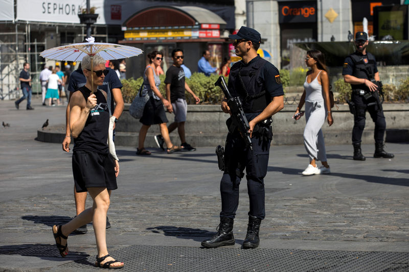 © Reuters. الشرطة تعتقل شخصا رابعا فيما يتصل بهجمات قطالونيا