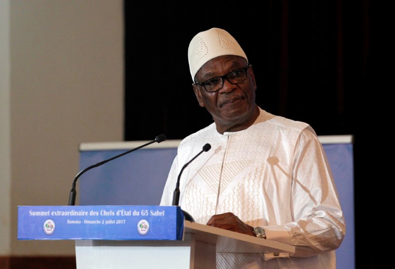 © Reuters. Malian president Ibrahim Boubacar Keita speaks during G5 Sahel summit at the Koulouba Presidential Palace in Bamako