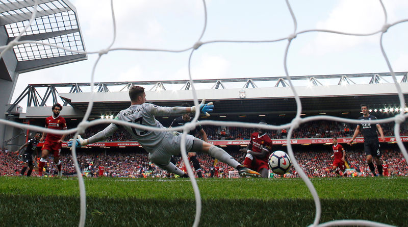 © Reuters. ماني يسجل ويقود ليفربول لفوز صعب 1-صفر على بالاس
