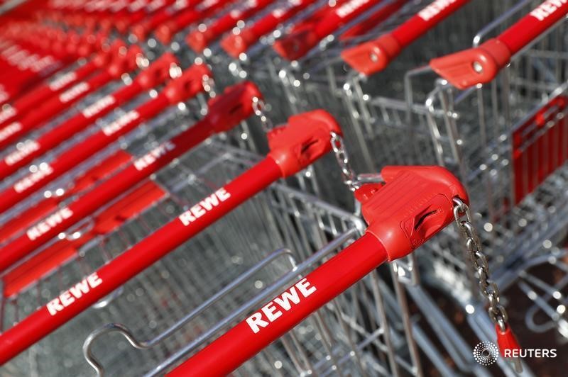 © Reuters. Shopping carts with logos of German supermarket chain Rewe are pictured at a shopping centre in Hanau