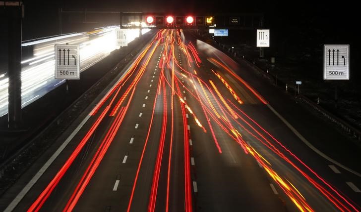 © Reuters. Cars drive on highway A8 near the German/Austrian border