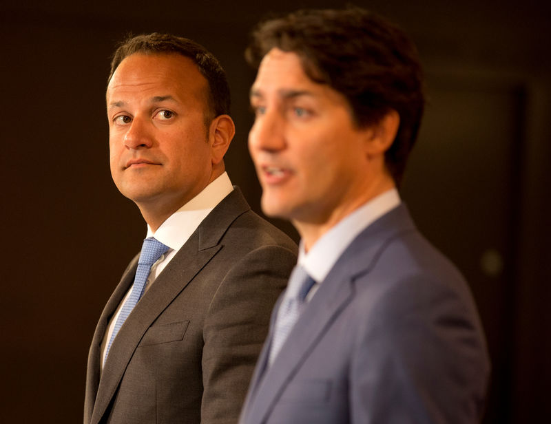 © Reuters. رئيس وزراء كندا يحذر المهاجرين من دخول بلاده بصورة "غير مشروعة"