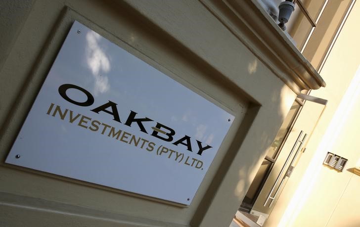 © Reuters. A logo of Oakbay Investments is seen at the entrance of their offices in Sandton, outside Johannesburg