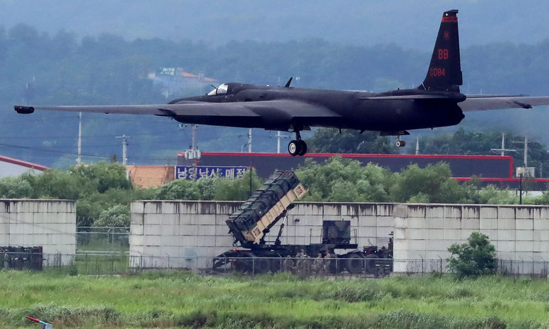 © Reuters. A U.S. Air Force U-2 Dragon Lady takes part in a drill at Osan Air Base in Pyeongtaek
