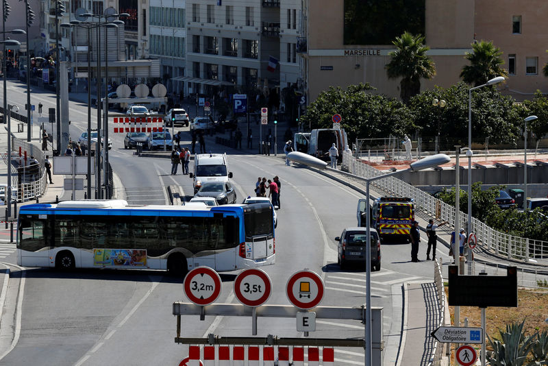 © Reuters. Muere una persona en Marsella al chocar un coche contra paradas de autobús