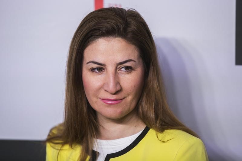 © Reuters. FILE PHOTO: Yazidi member of the Iraqi Parliament, Vian Dakhil, arrives for the opening night of the Women in the World summit in New York