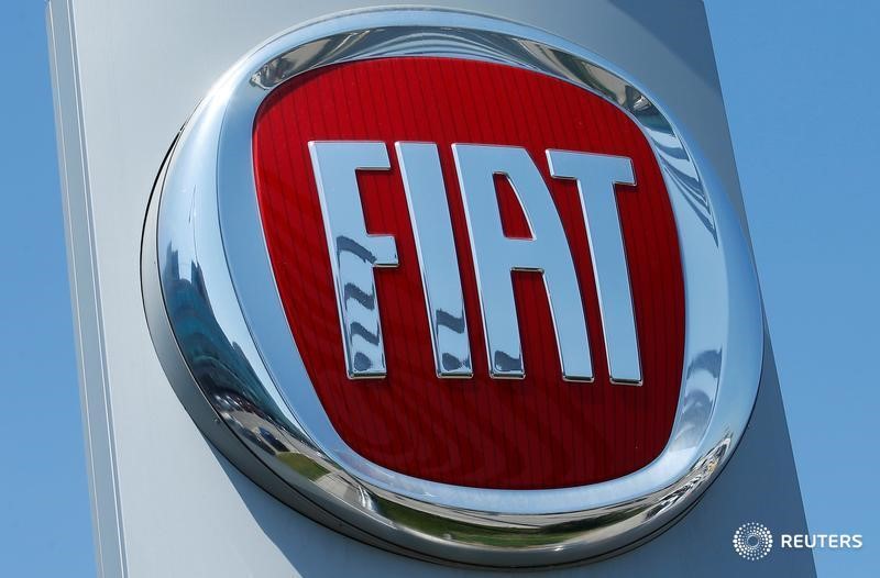 © Reuters. FILE PHOTO: A Fiat logo is seen at a car dealership in Vienna
