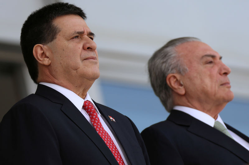 © Reuters. Temer recebe presidente paraguaio Horácio Cartes no Palácio do Planalto