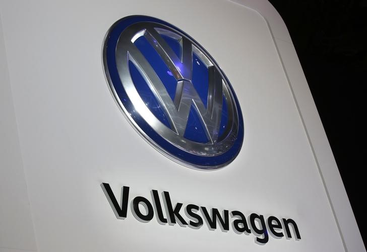 © Reuters. Logo da Volkswagen durante a North American International Auto Show em Detroit, Estados Unidos