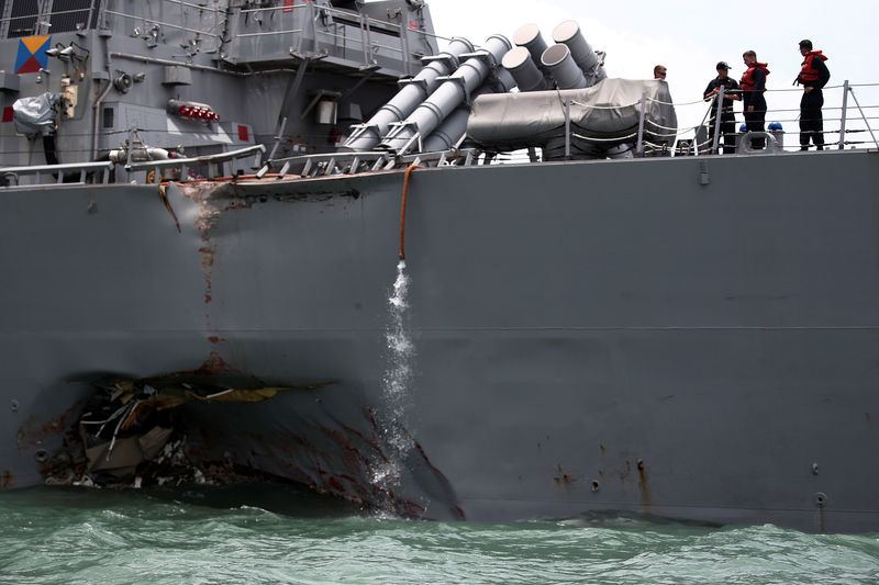 © Reuters. Destroier USS John S. McCain após colisão