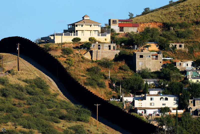 © Reuters. FILE PHOTO:    File photo of buildings in Nogales, Mexico separated by a border fence from Nogales, Arizona