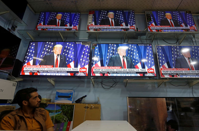 © Reuters. An Afghan man watches the TV broadcast of the U.S. President Donald Trump's speech, in Kabul