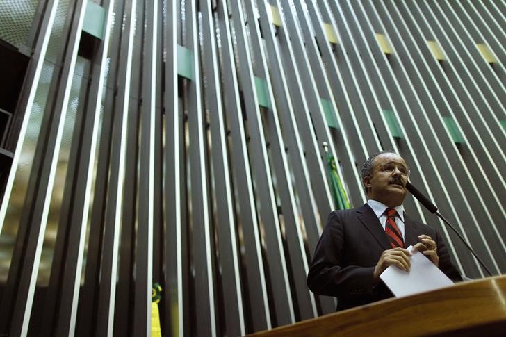 © Reuters. Em foto de arquivo, deputado Vicente Cândido discursa em plenário da Câmara, em Brasília, Brasil