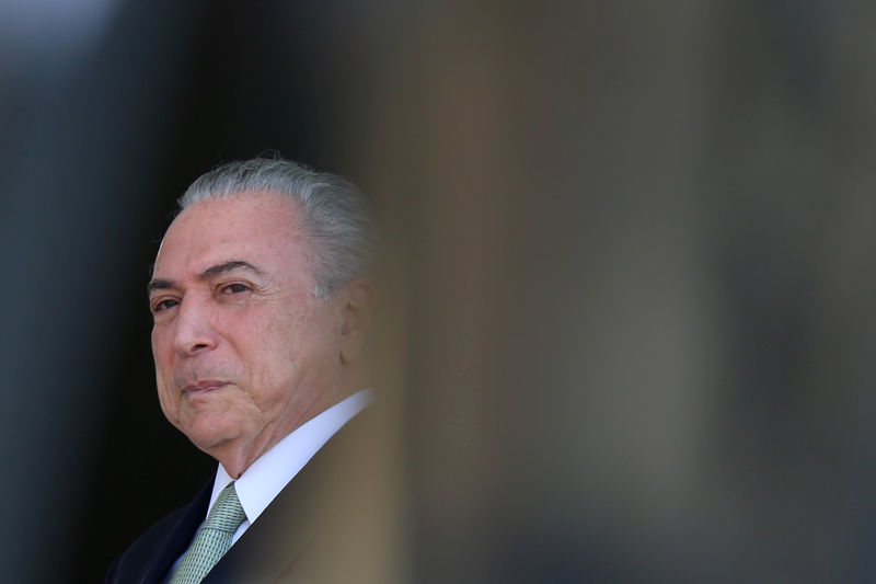 © Reuters. Brazil's President Michel Temer is pictured before a meeting with Paraguay's President Horacio Cartes at the Planalto Palace in Brasilia