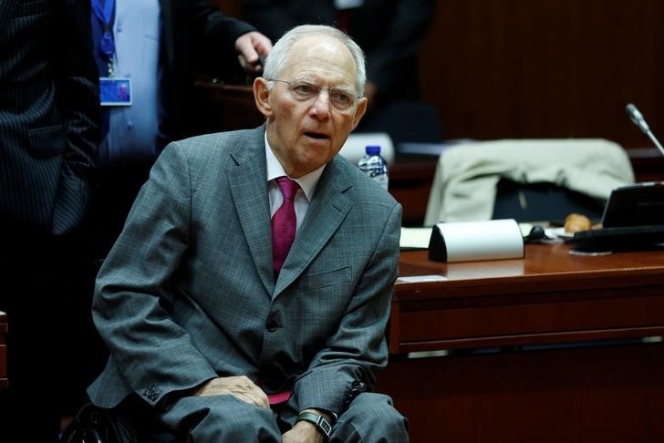 © Reuters. German Finance Minister Schaeuble arrives at a EU finance ministers meeting in Brussels