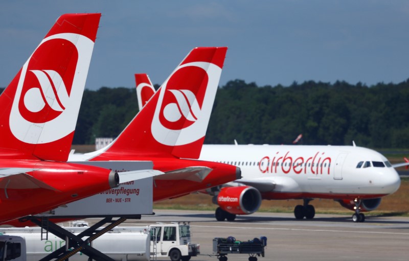 © Reuters. German carrier Air Berlin aircrafts are pictured at Tegel airport in Berlin