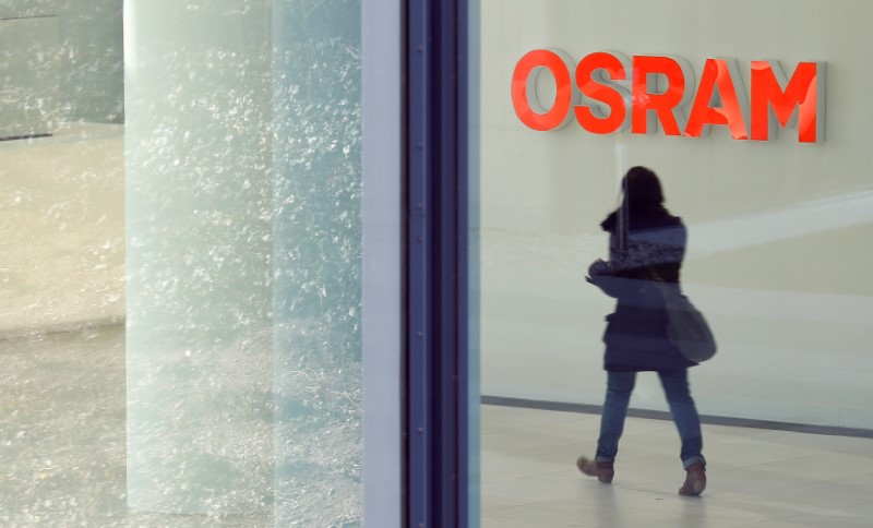 © Reuters. A woman walks in the headquarters of lamp manufacturer Osram in Munich