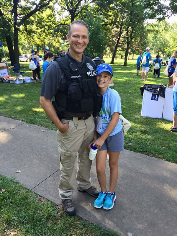 © Reuters. Kansas City Police Officer Matt Masters is pictured with his daughter Addison in this family handout photo