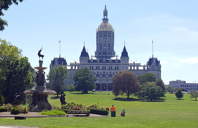 © Reuters. FILE PHOTO: The Connecticut State Capitol pictured here in Bushnell Park, Hartford