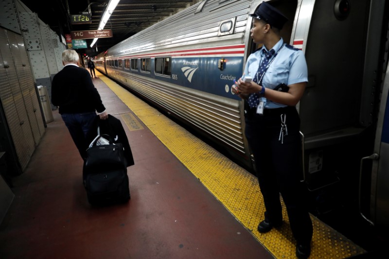 © Reuters. An Amtrak passenger train sits in New York City's Pennsylvania Station