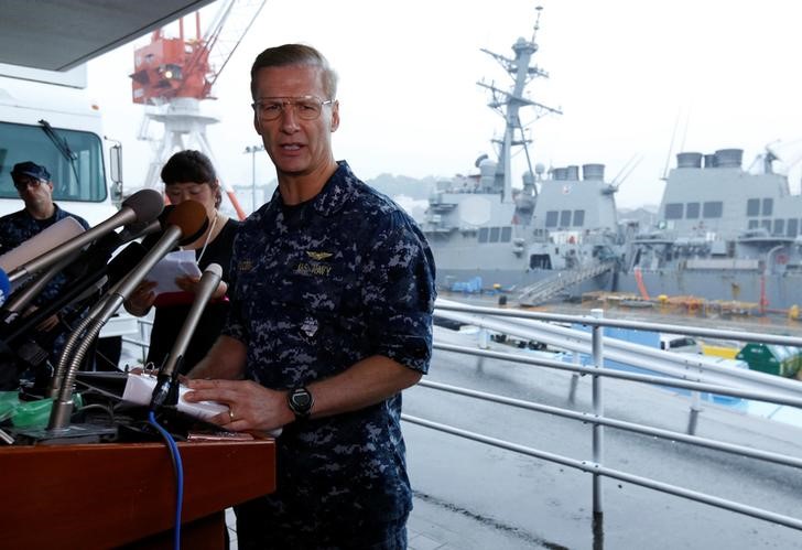 © Reuters. Marina EEUU destituye a comandante de flota del Pacífico tras colisión en Asia