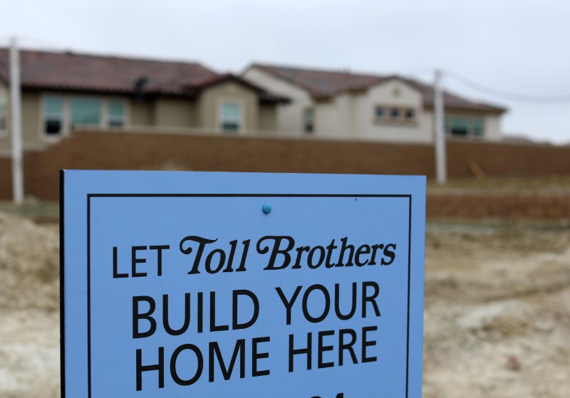 © Reuters. A Toll Brothers residential development is shown in Carlsbad, California