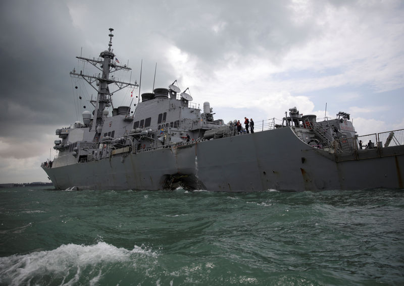 © Reuters. The U.S. Navy guided-missile destroyer USS John S. McCain is seen after a collision, in Singapore waters