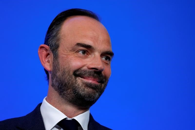 © Reuters. LA BAISSE GÉNÉRALISÉE DES APL "PAS INTELLIGENTE", DIT PHILIPPE