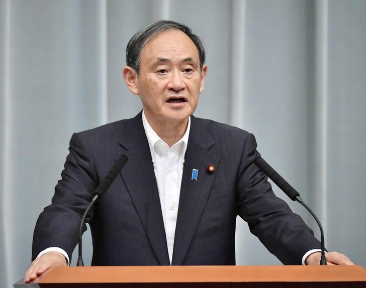 © Reuters. Japanese Chief Cabinet Secretary Yoshihide Suga speaks at a news conference about North Korea's missile launch in Tokyo