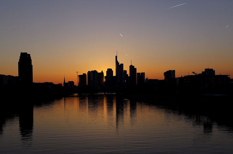 © Reuters. FILE PHOTO: FILE PHOTO: The skyline with its characteristic banking towers is pictured during sun down after a sunny spring day in Frankfurt