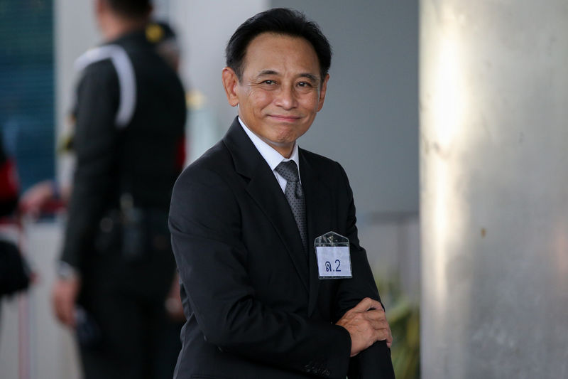 © Reuters. Yingluck's former commerce minister Boonsong Teriyapirom who is accused of falsifying government-to-government rice deals arrives at the Supreme Court in Bangkok