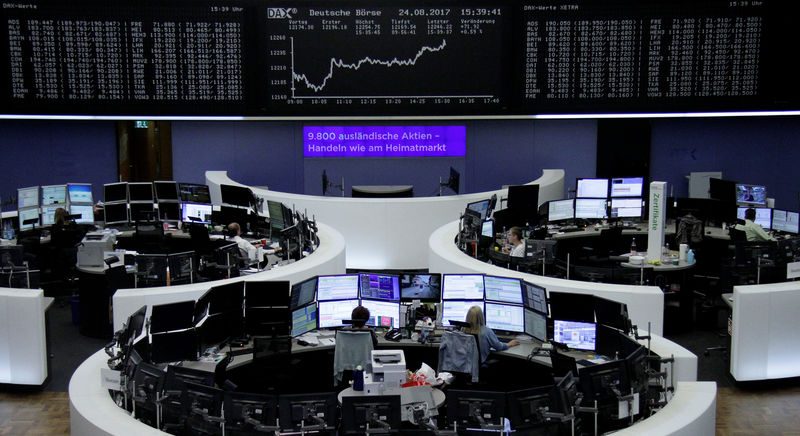 © Reuters. أسهم أوروبا ترتفع صباحا وقطاع التجزئة يهبط وسط مخاوف بشأن المنافسة