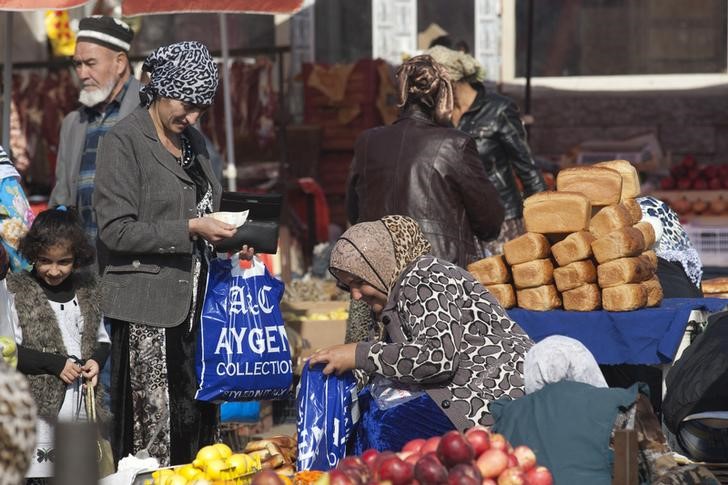 © Reuters. Рынок в Душанбе