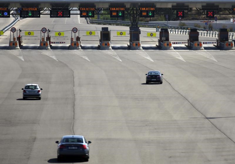 © Reuters. El Gobierno prevé relicitar las autopistas quebradas antes de 2019