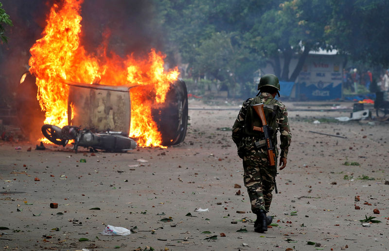 © Reuters. مقتل 13 على الأقل في احتجاجات عنيفة بشمال الهند