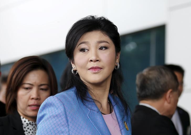 © Reuters. Primeira-ministra deposta da Tailândia Yingluck Shinawatra na Suprema Corte, em Bangkok