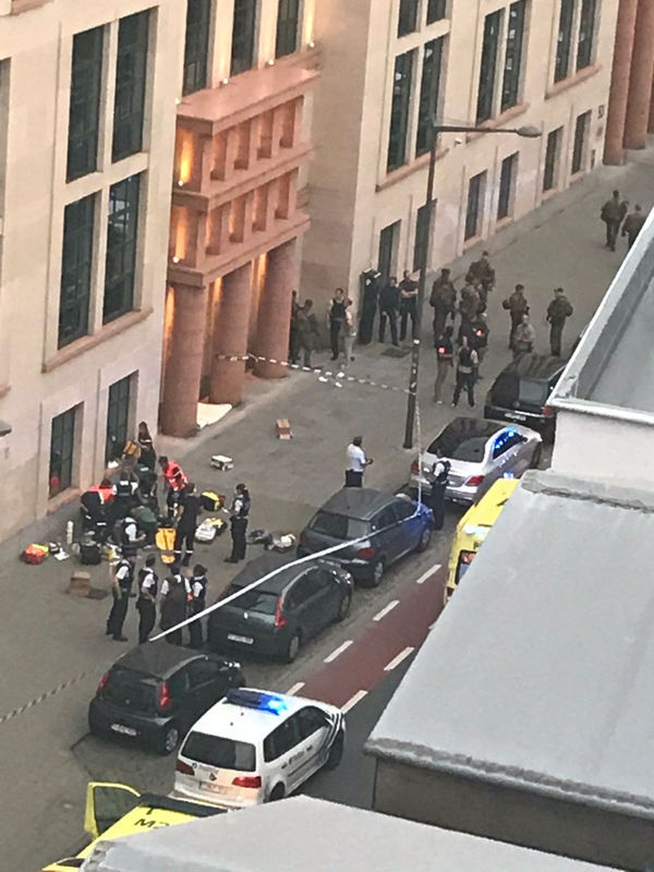 © Reuters. Abatido un hombre que atacaba a dos militares en Bruselas