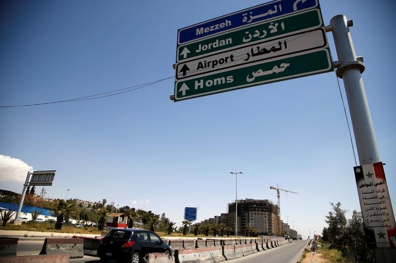 © Reuters. الجيش السوري وحلفاؤه يتقدمون ضد الدولة الإسلامية في وسط البلاد