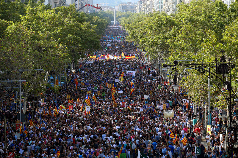 © Reuters. Barcelona rinde homenaje a las víctimas de los ataques en Cataluña