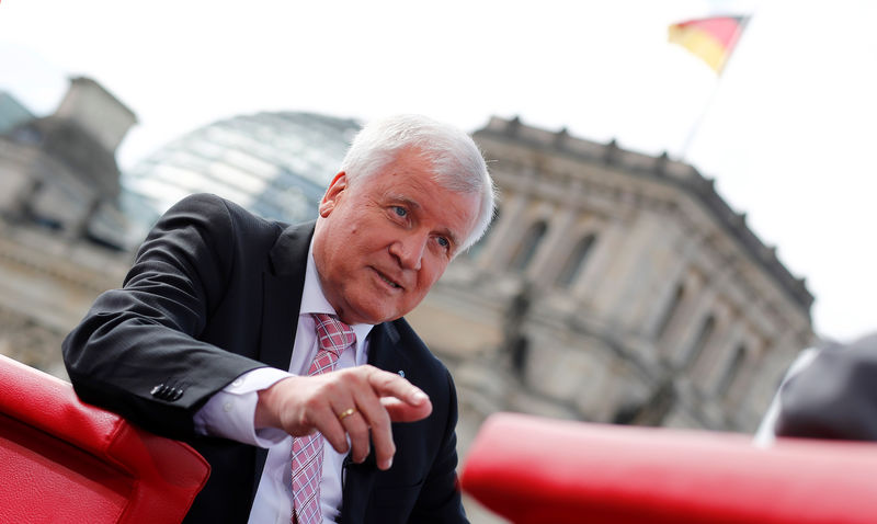 © Reuters. Bavarian Minister-President Seehofer arrives for a TV interview by ARD public broadcaster in front of Reichstag building in Berlin