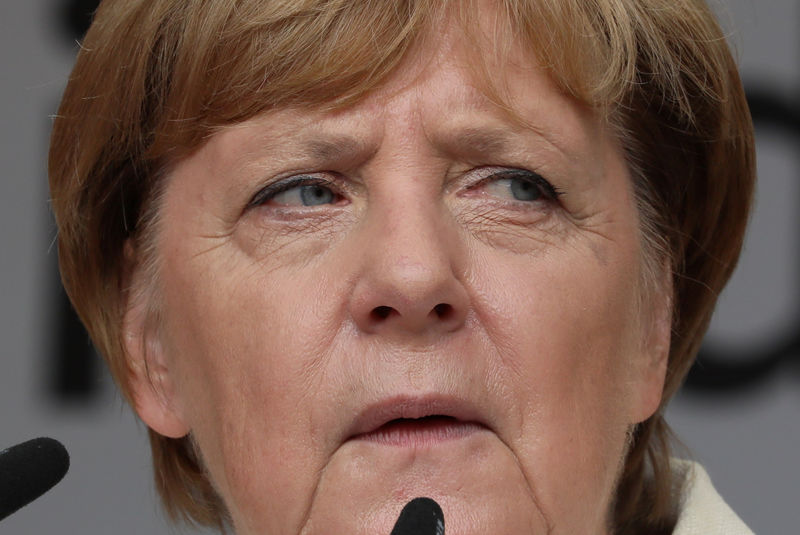 © Reuters. المستشارة الألمانية ليست نادمة على سياسة اللاجئين رغم الثمن السياسي