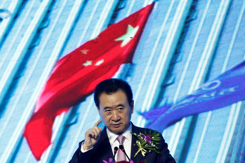 © Reuters. FILE PHOTO: Wanda Group Chairman Wang speaks before signing ceremony between his company and Abbott WMM in Beijing