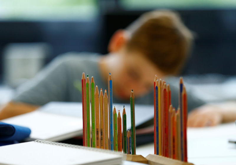 © Reuters. BUDGET DE L'EDUCATION NATIONALE EN HAUSSE EN 2018