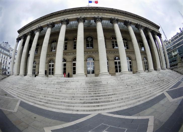 © Reuters. LES BOURSES EUROPÉENNES OUVRENT EN REPLI