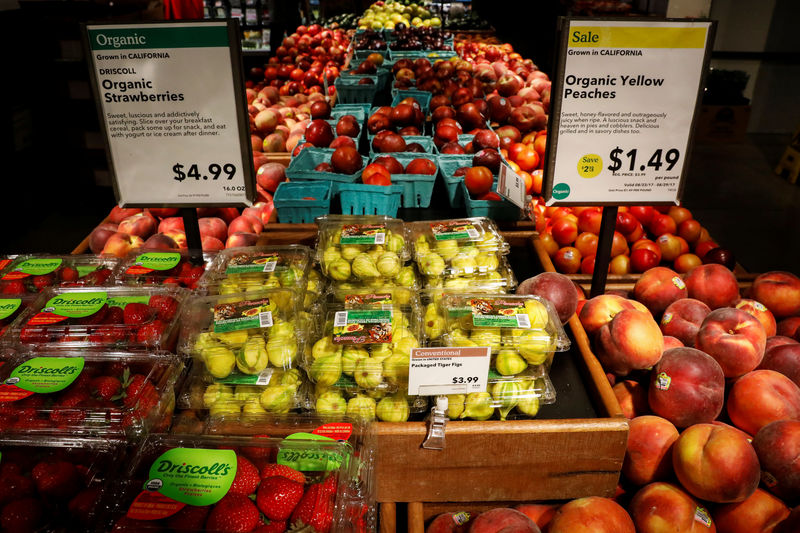 © Reuters. Fruit is displayed at a Whole Foods store in New York
