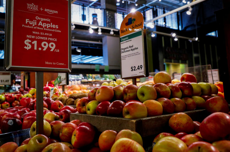 © Reuters. Maças expostas em mercado do Whole Foods em Nova York, Estados Unidos