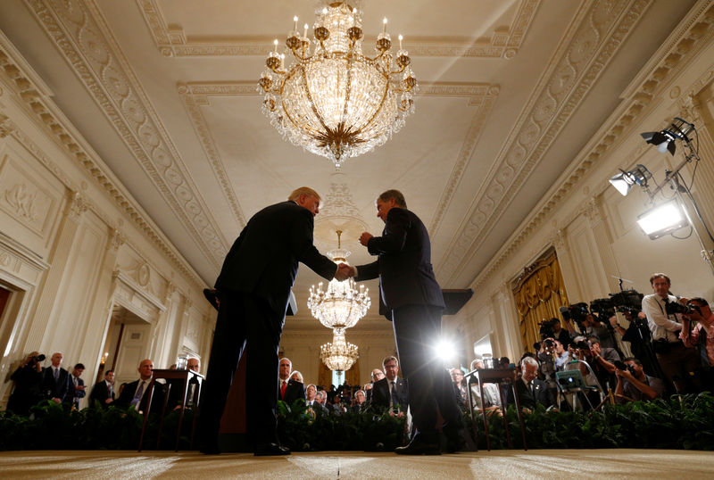 © Reuters. U.S. President Trump shakes hands with Finnish President Niinisto during a joint news conference at the White House in Washington