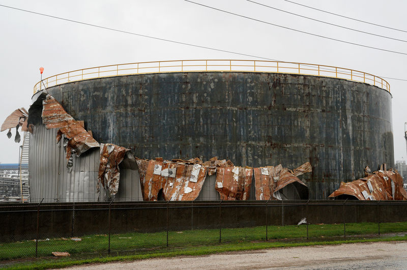 © Reuters. FILE PHOTO - An oil tank damaged by Hurricane Harvey is seen near Seadrift