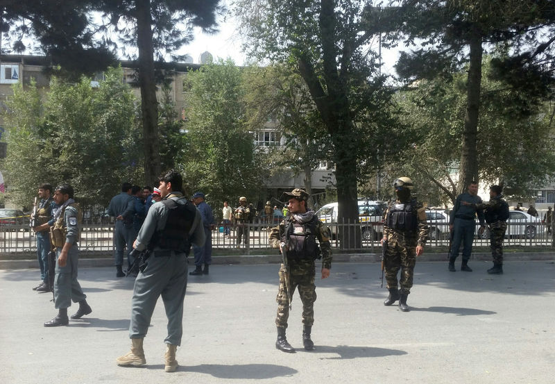 © Reuters. قتيل على الأقل في انفجار في بنك بالعاصمة الأفغانية