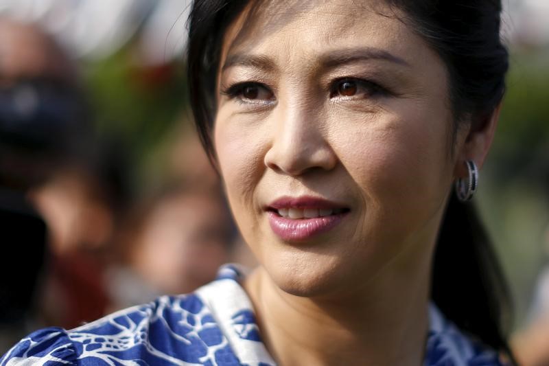 © Reuters. وزير: تايلاند لا تعتزم سحب جوازي سفر رئيسة الوزراء السابقة ينجلوك